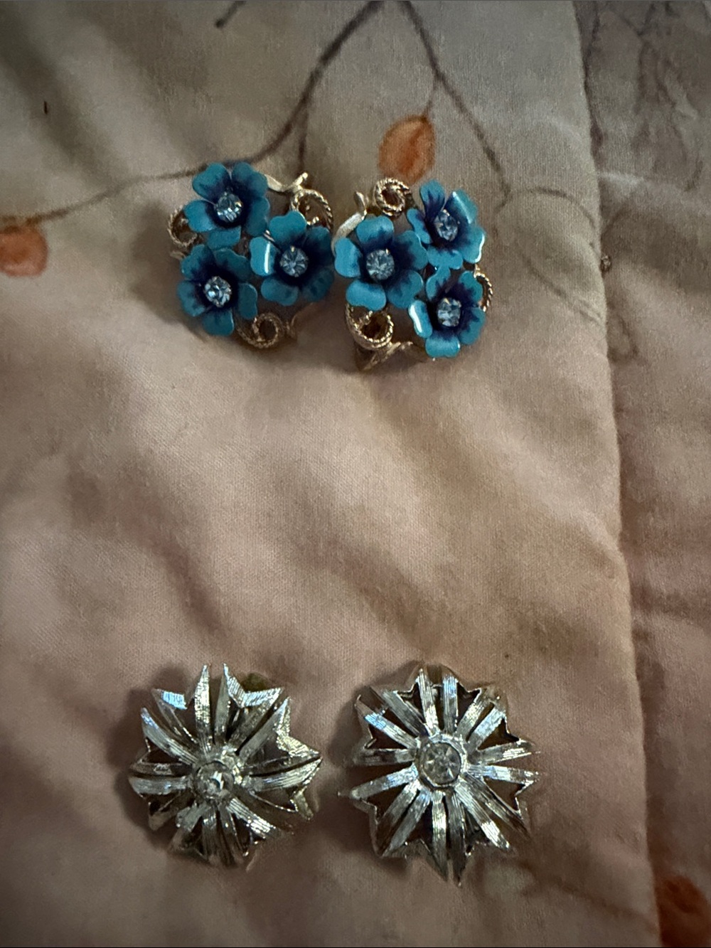Gold-Tone Blue Flower Cluster Clip-On Earrings
